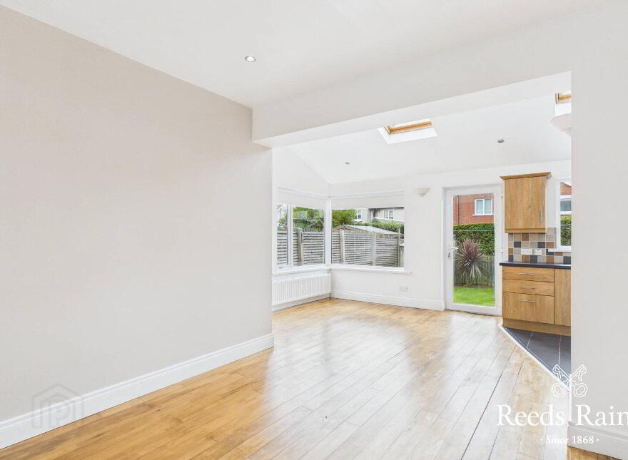 11 Holland Crescent, Belfast, BT5 6EF