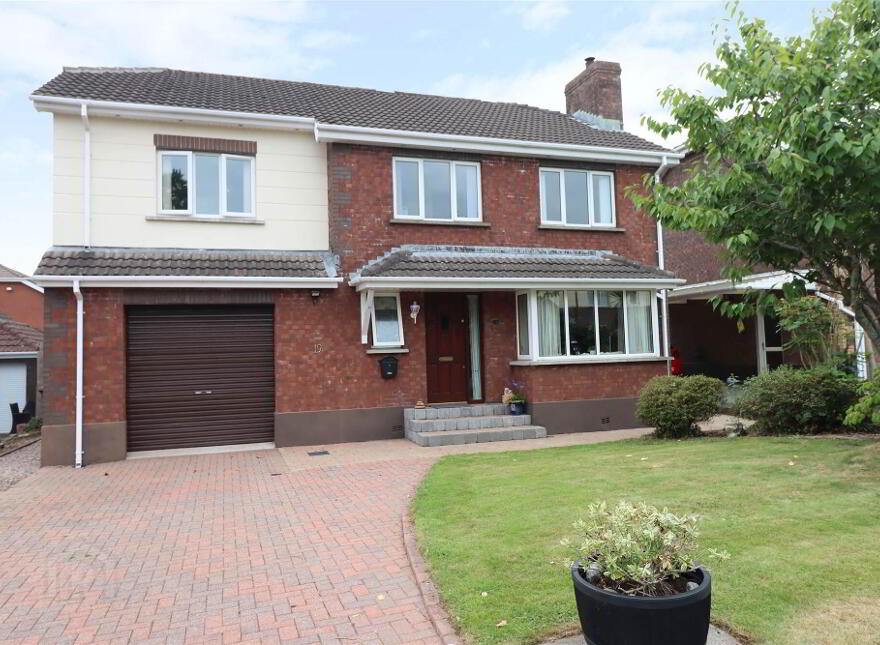 19 Lambert Park, Dundonald, Belfast, BT16 1LG