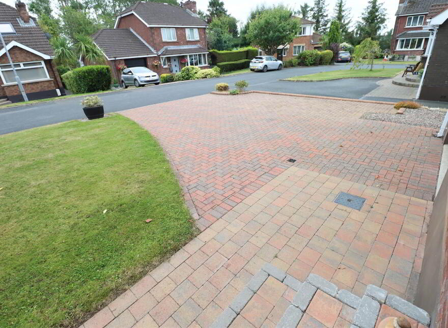 19 Lambert Park, Dundonald, Belfast, BT16 1LG