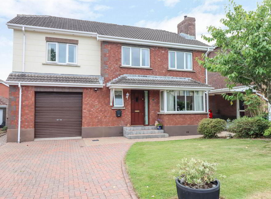 19 Lambert Park, Dundonald, Belfast, BT16 1LG