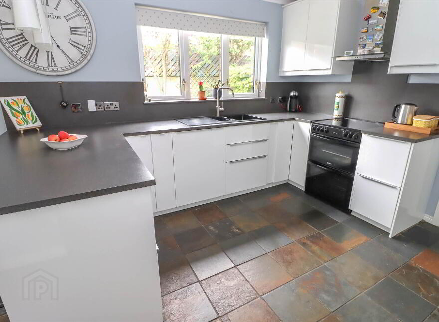 19 Lambert Park, Dundonald, Belfast, BT16 1LG
