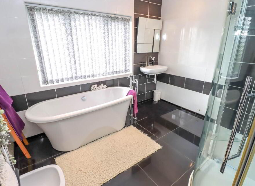 19 Lambert Park, Dundonald, Belfast, BT16 1LG