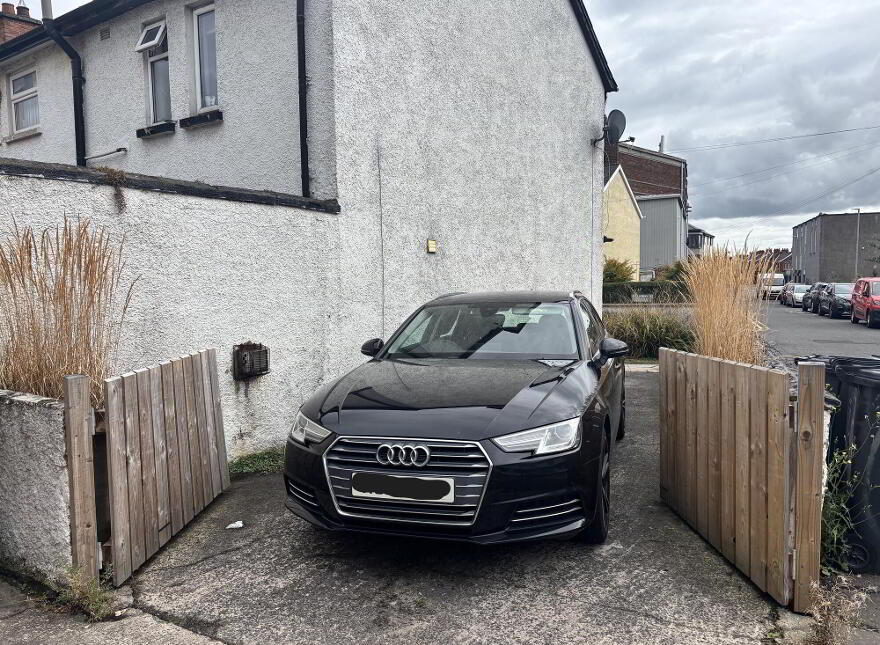 19 Willowholme Crescent, Belfast, BT6 8NX