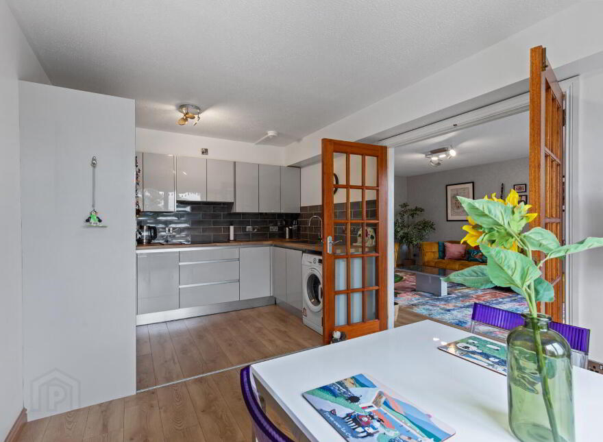 2 St. Helens Court, High Street, Holywood, BT18 9SS