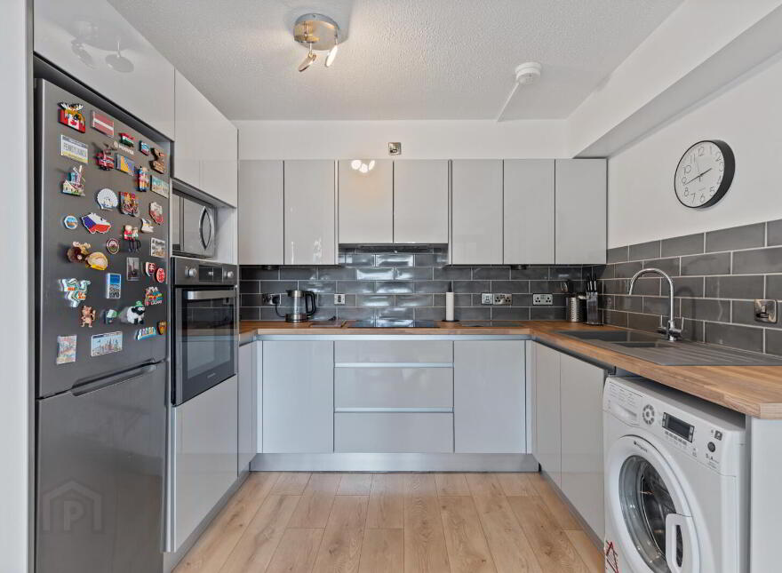 2 St. Helens Court, High Street, Holywood, BT18 9SS