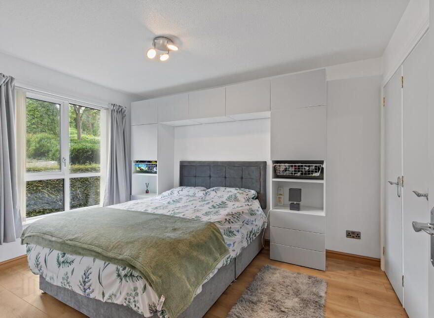 2 St. Helens Court, High Street, Holywood, BT18 9SS