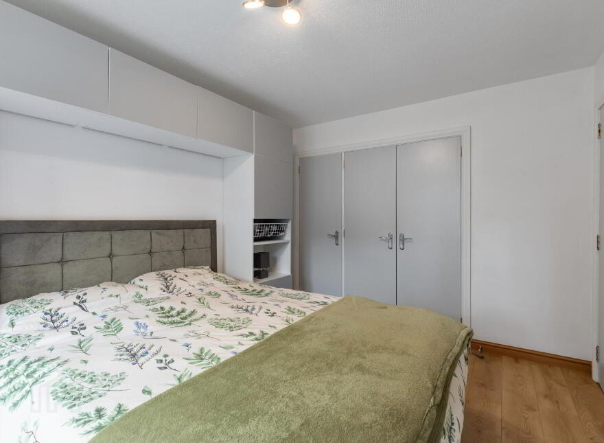 2 St. Helens Court, High Street, Holywood, BT18 9SS