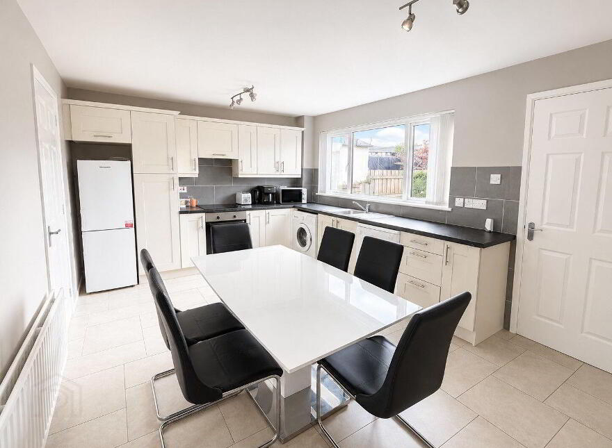 25 Iveagh Drive, Banbridge, BT32 3YE