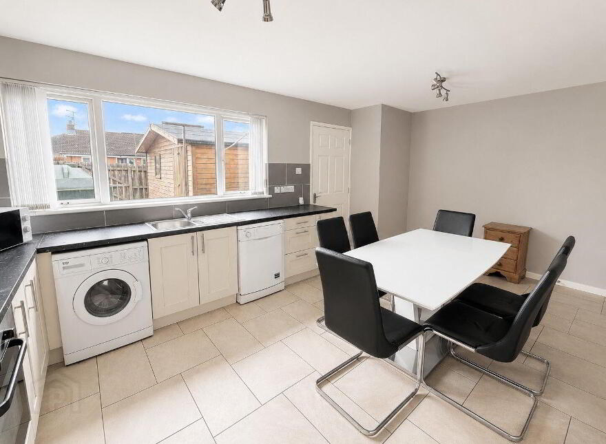 25 Iveagh Drive, Banbridge, BT32 3YE