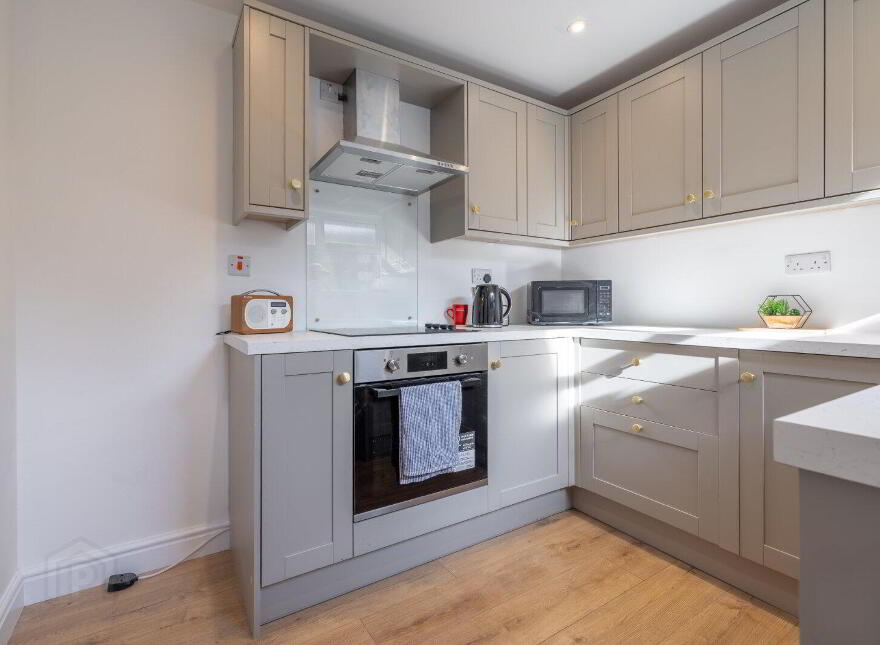 27 Sandbrook Park, Belfast, BT4 1NL