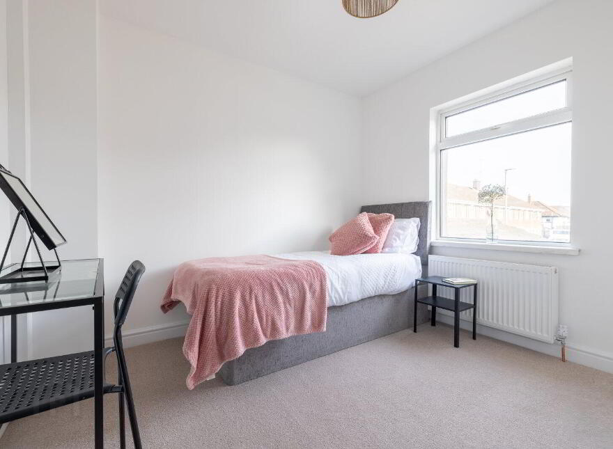 27 Sandbrook Park, Belfast, BT4 1NL
