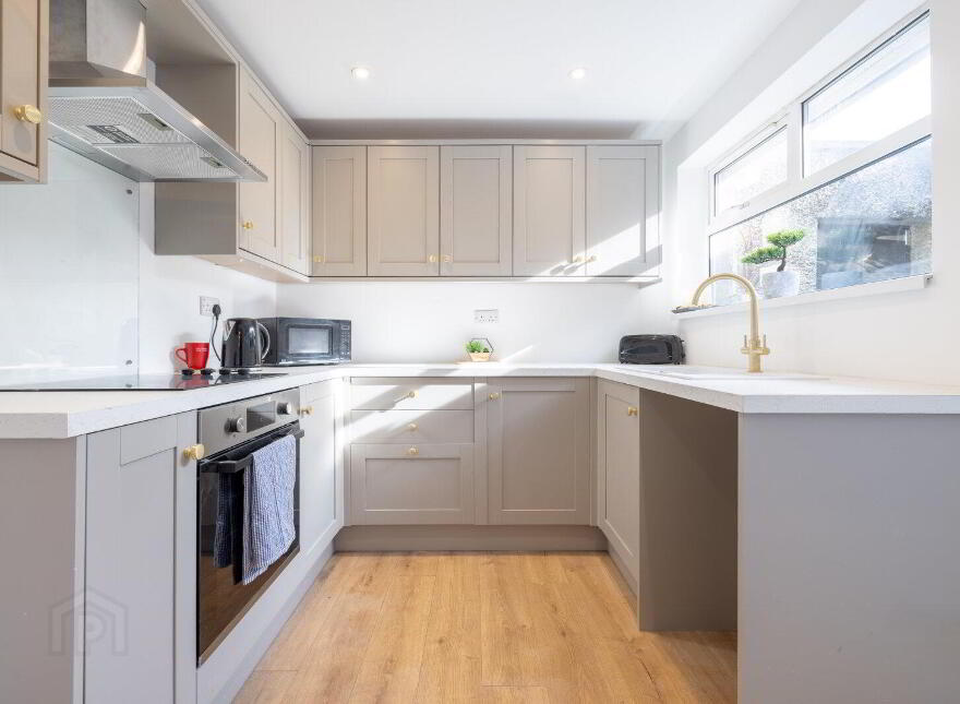 27 Sandbrook Park, Belfast, BT4 1NL