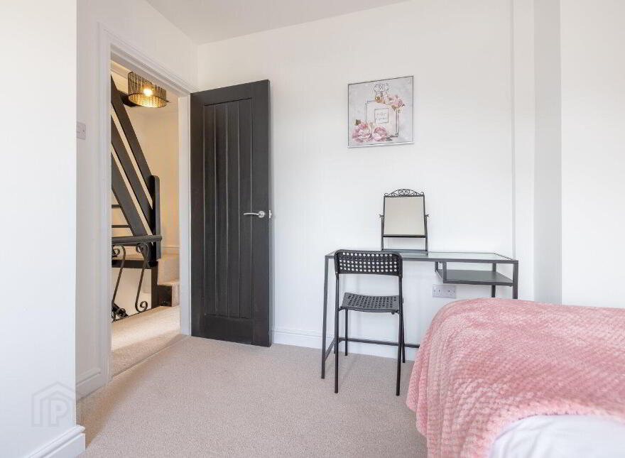 27 Sandbrook Park, Belfast, BT4 1NL