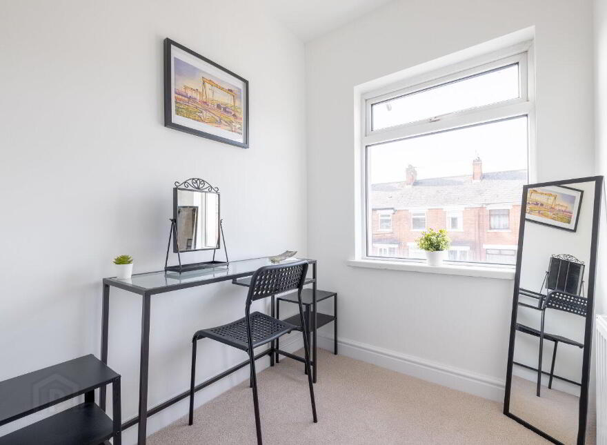27 Sandbrook Park, Belfast, BT4 1NL
