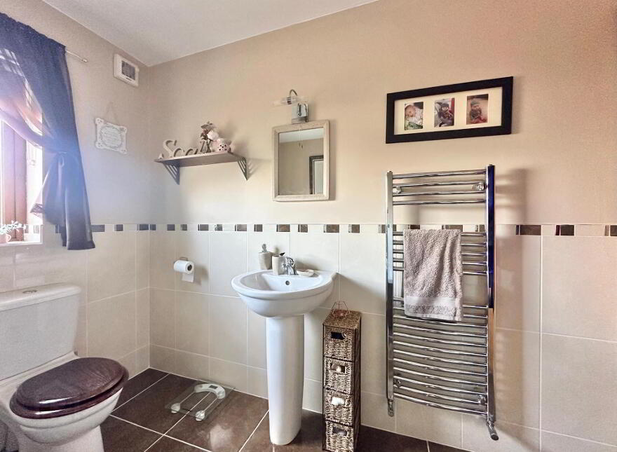 16 Riverdale Park, Portglenone, Ballymena, BT44 8HX
