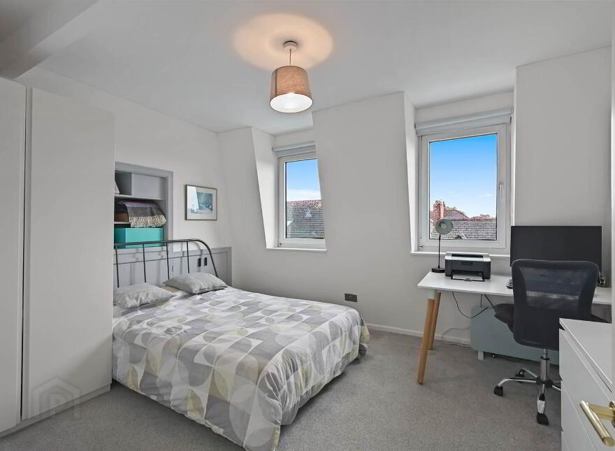 100 Downshire Road, Holywood, BT18 9LY