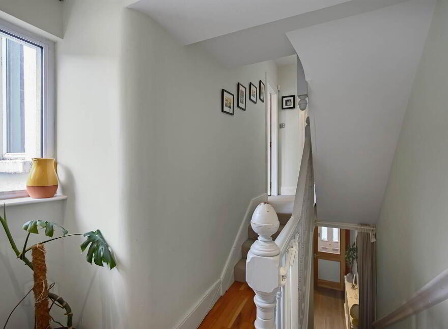 100 Downshire Road, Holywood, BT18 9LY