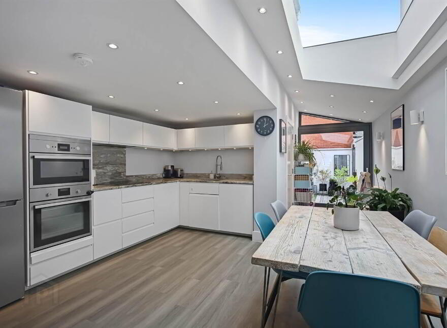 100 Downshire Road, Holywood, BT18 9LY