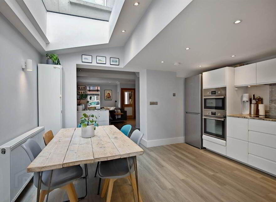100 Downshire Road, Holywood, BT18 9LY