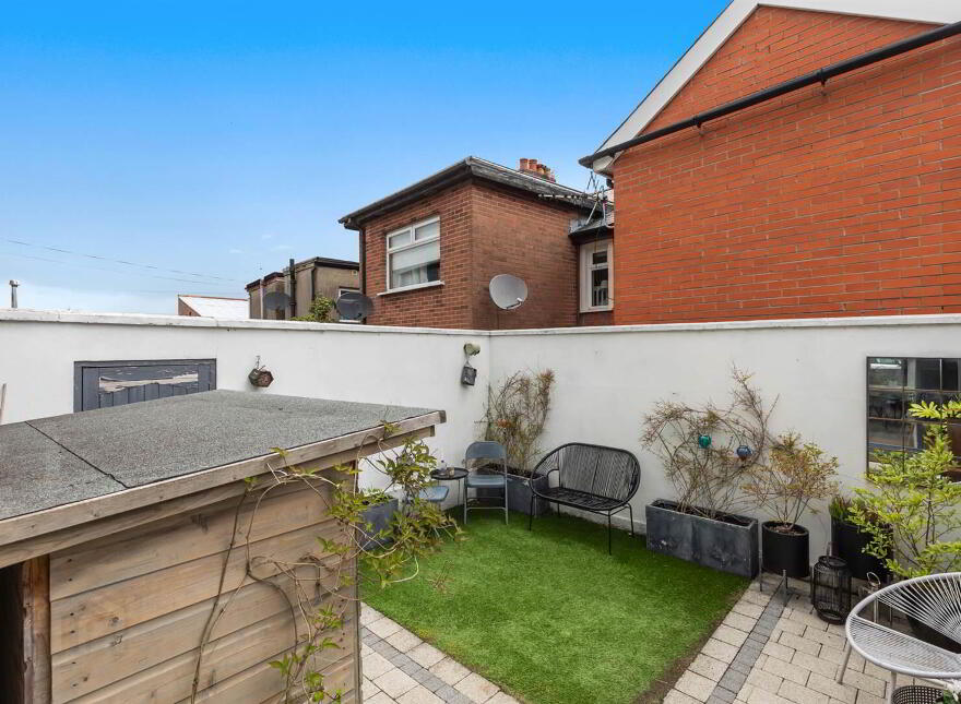 100 Downshire Road, Holywood, BT18 9LY