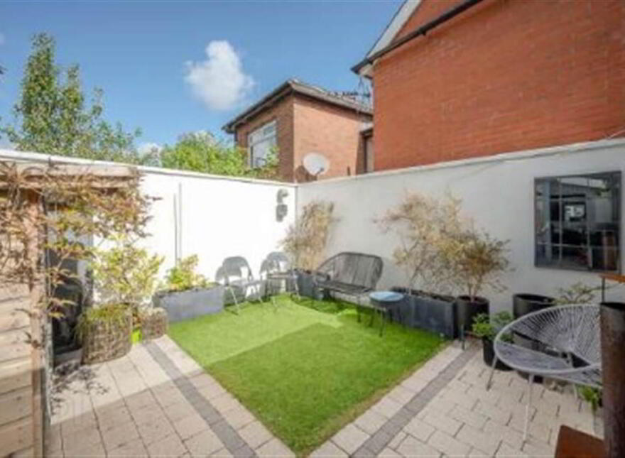 100 Downshire Road, Holywood, BT18 9LY