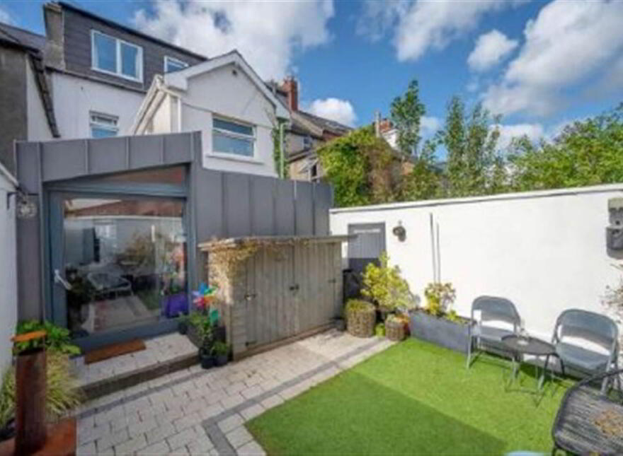 100 Downshire Road, Holywood, BT18 9LY