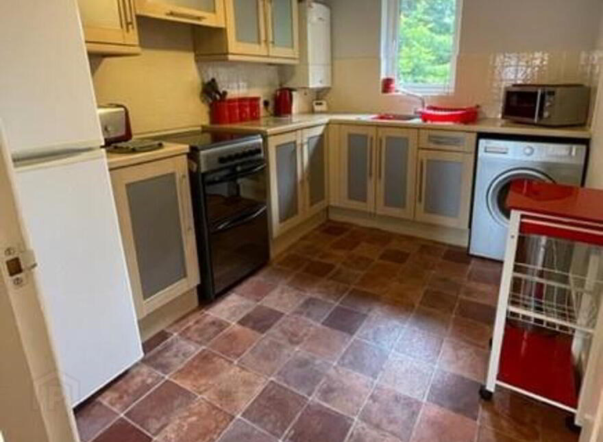 Apt 10, 35 Parkgate Avenue, Belfast, BT4 1JA