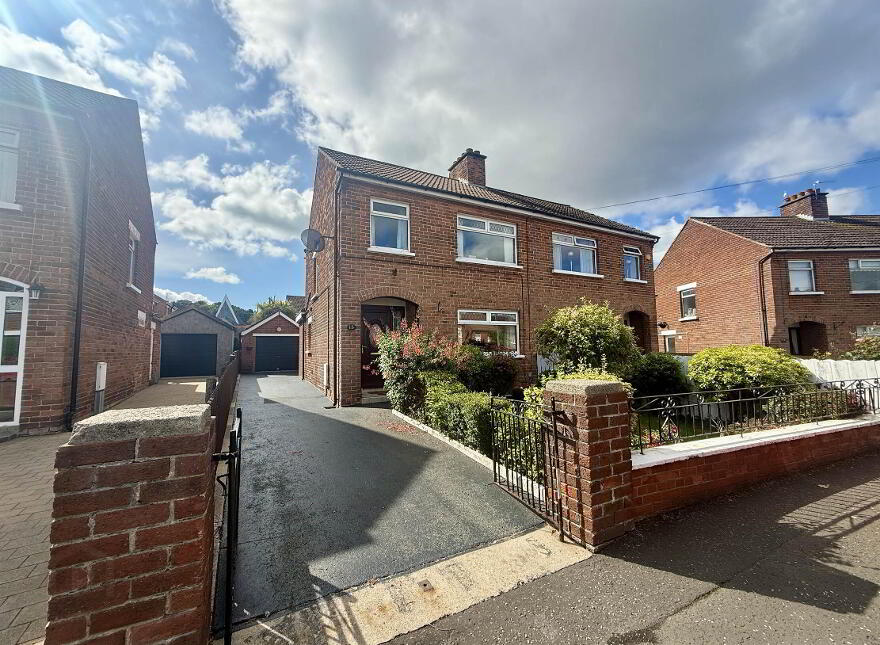 15 Hillburn Park, Cregagh, Belfast, BT6 9PF photo