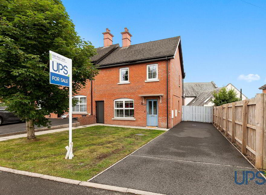 15 Lady Wallace Brae, Lisburn, BT28 3WN photo
