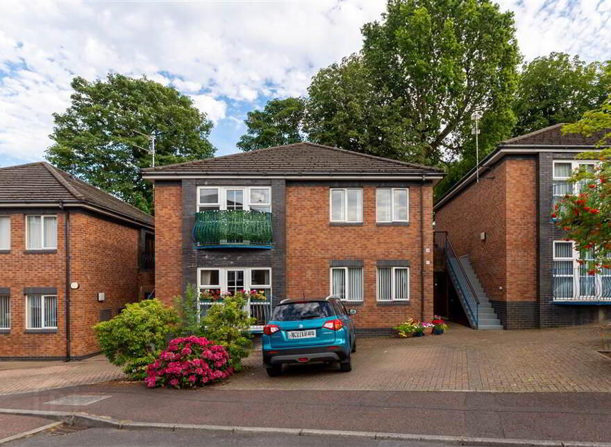 18 Glenburn Ford, Dunmurry, Belfast, BT17 9BF photo