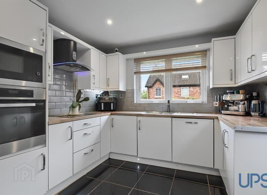 66 Lagmore Glen, Stewartstown Road, Belfast, BT17 0WJ