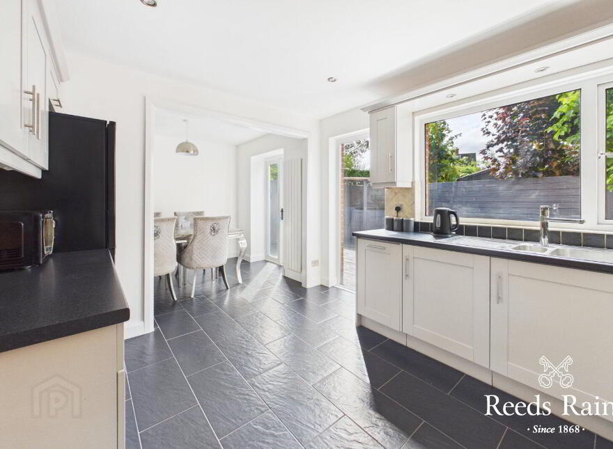 8 Cloverhill Green, Bangor, BT19 6FB