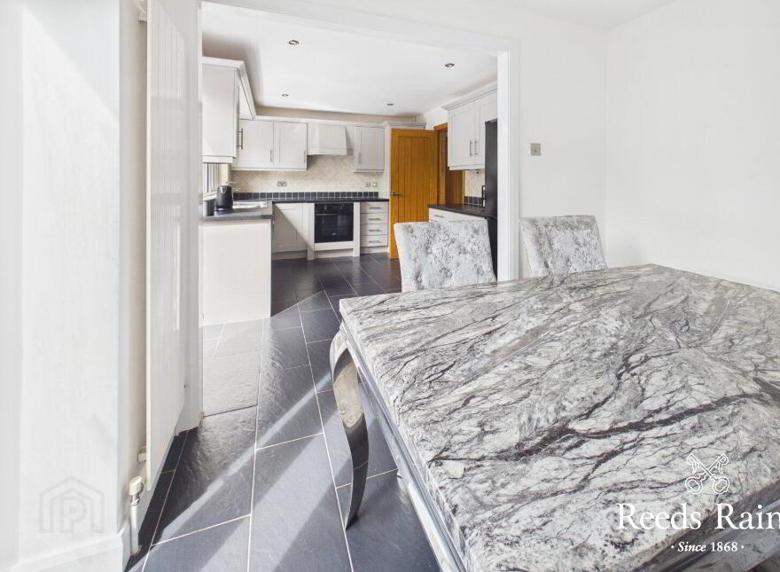 8 Cloverhill Green, Bangor, BT19 6FB