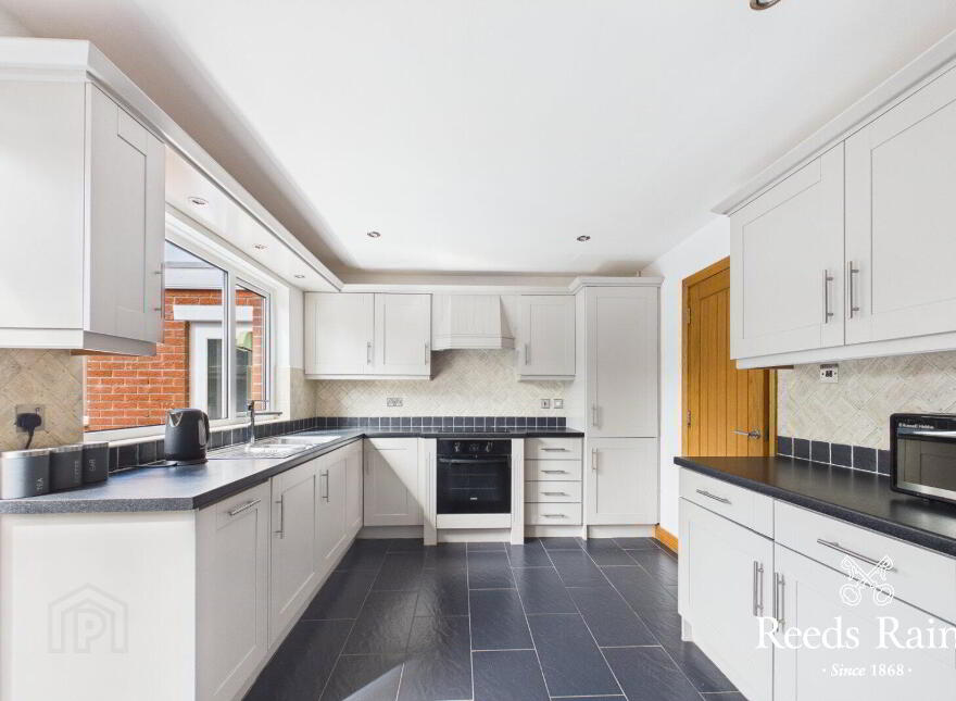 8 Cloverhill Green, Bangor, BT19 6FB