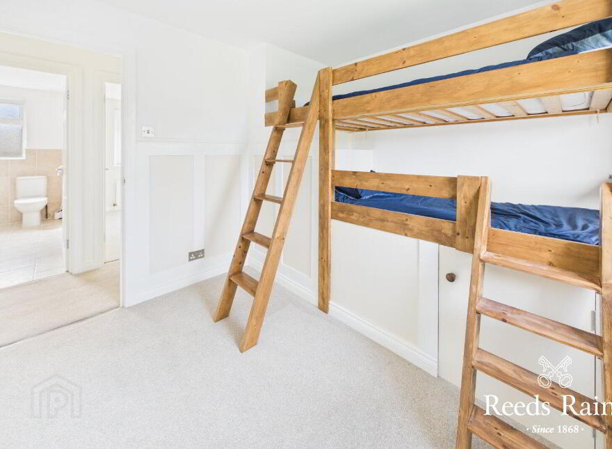 8 Cloverhill Green, Bangor, BT19 6FB