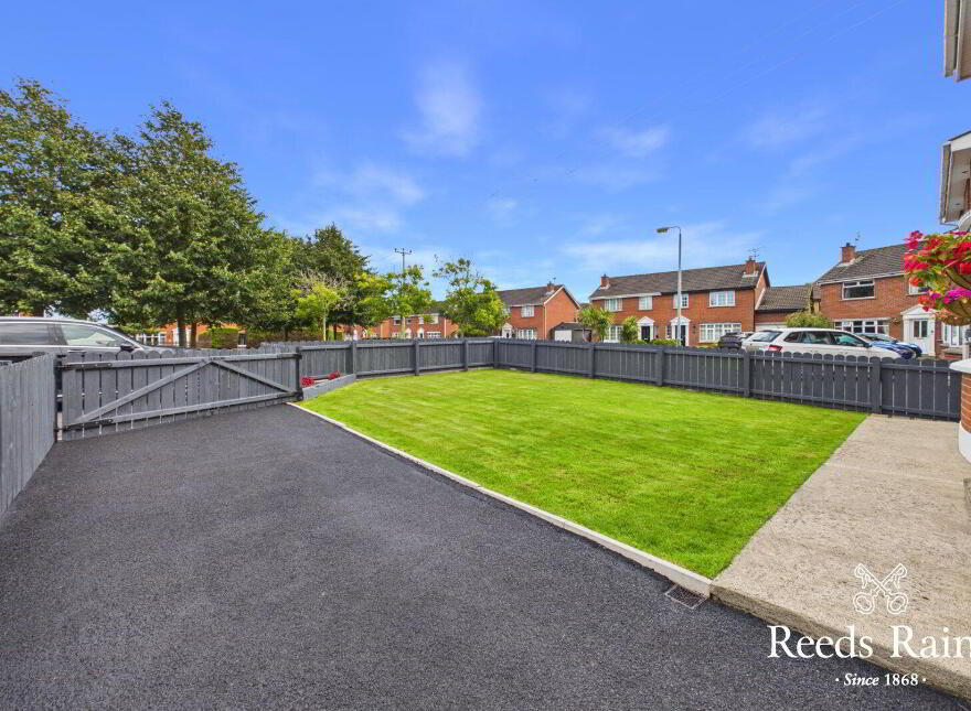 8 Cloverhill Green, Bangor, BT19 6FB