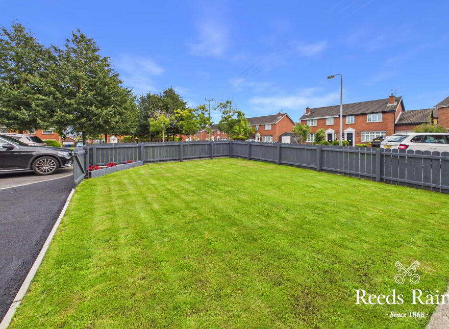 8 Cloverhill Green, Bangor, BT19 6FB