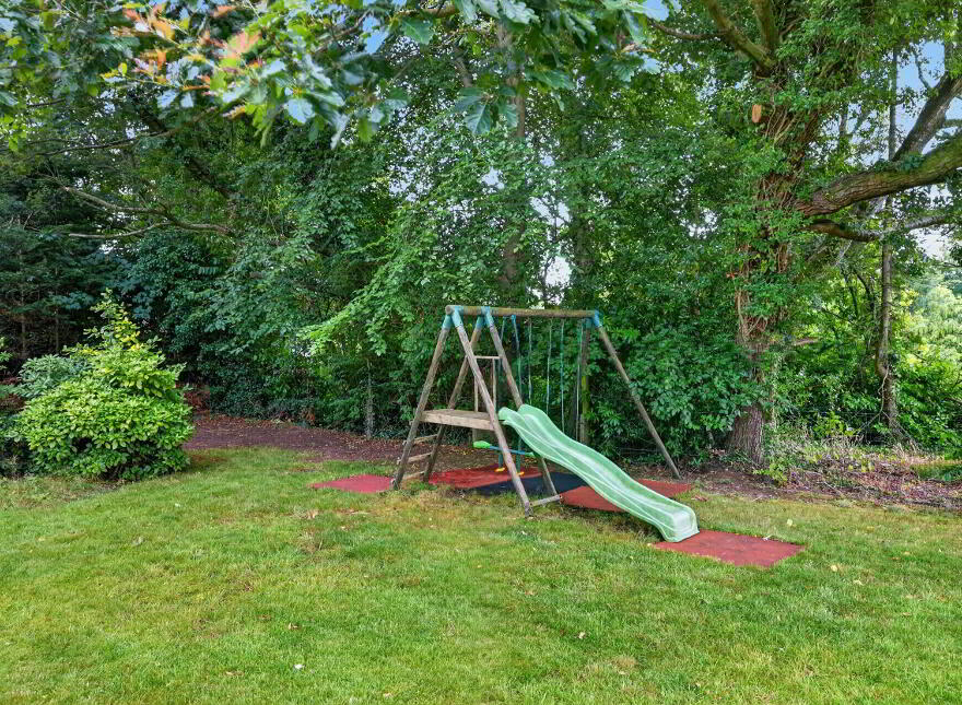 30 Barnfield Road, Derriaghy, Lisburn, BT28 3TQ