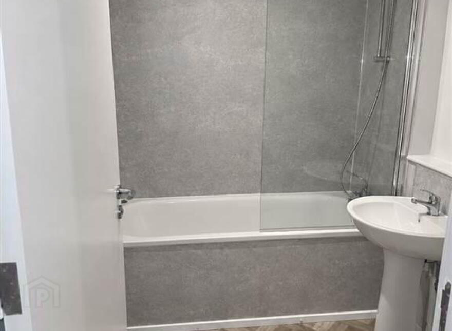 110 College Central, Belfast, BT1 6BB