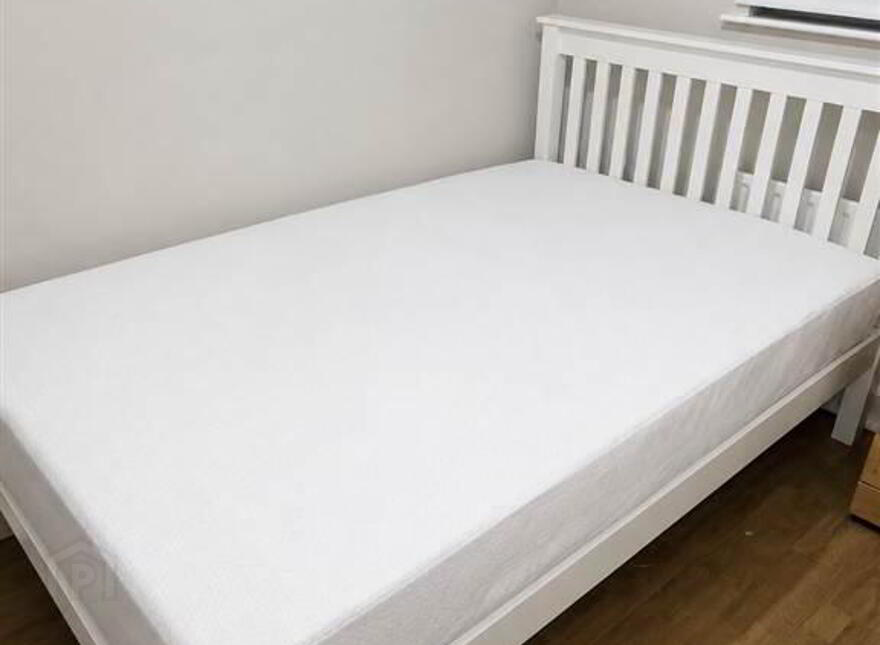 110 College Central, Belfast, BT1 6BB
