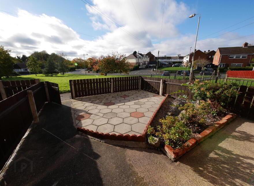 6 Grays Park Avenue, Belvoir Park, Castlereagh, Belfast, BT8 7QE