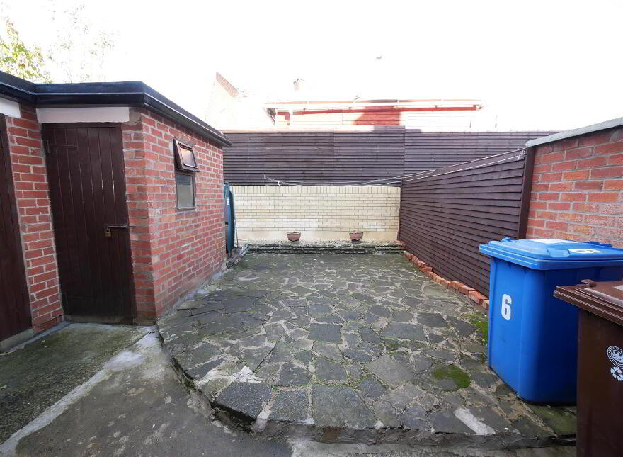 6 Grays Park Avenue, Belvoir Park, Castlereagh, Belfast, BT8 7QE
