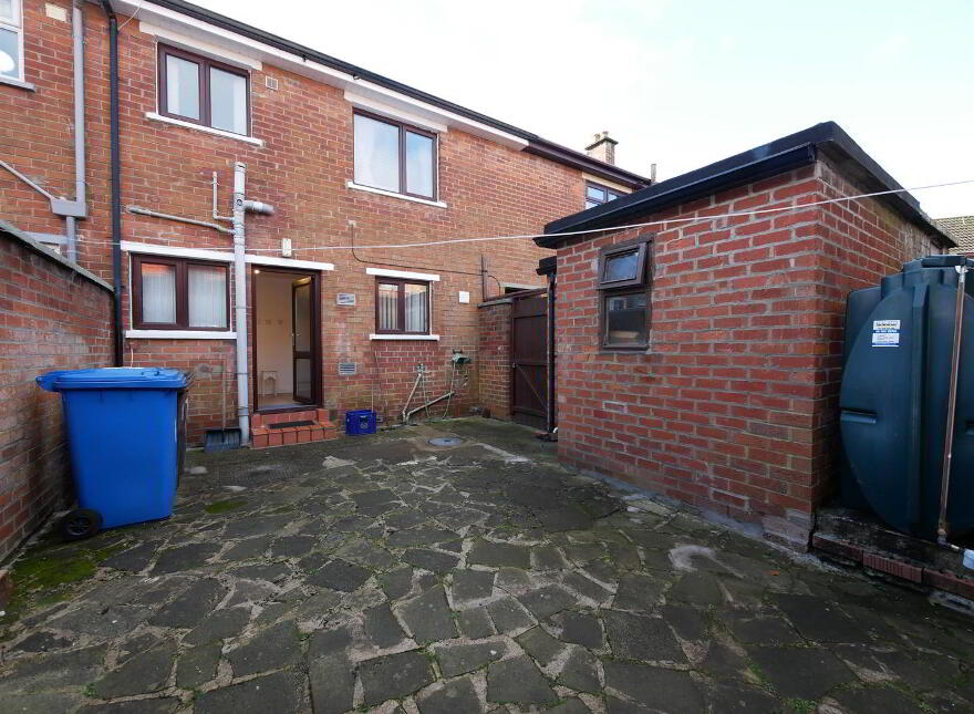 6 Grays Park Avenue, Belvoir Park, Castlereagh, Belfast, BT8 7QE