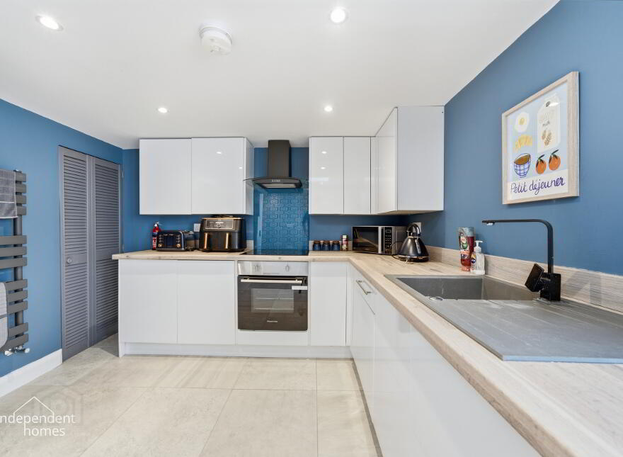 27 Newington Avenue, Larne, BT40 1NN