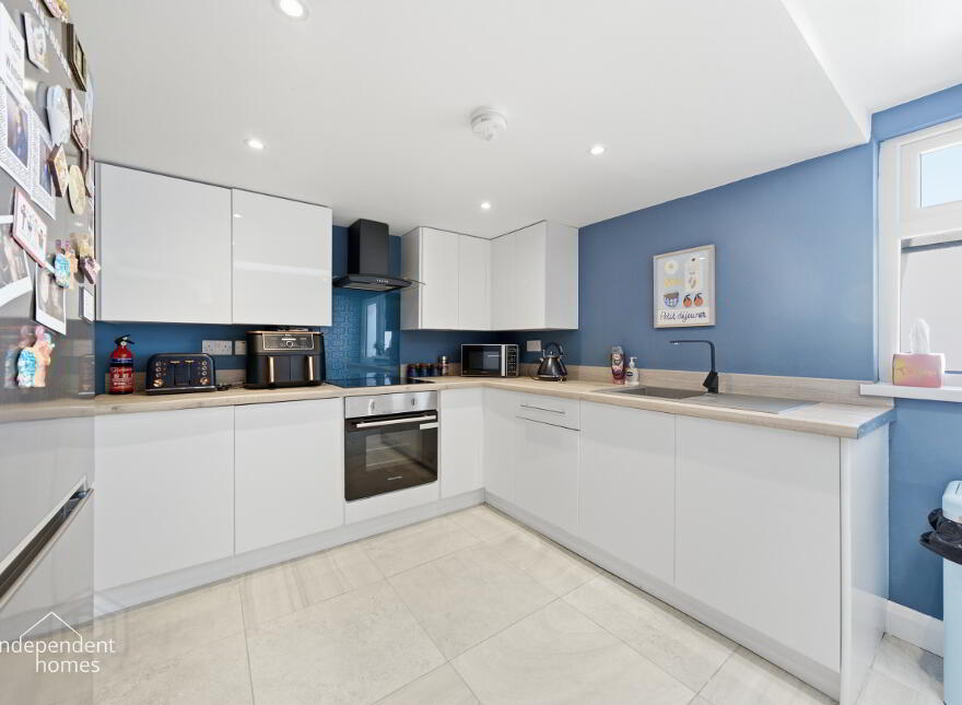 27 Newington Avenue, Larne, BT40 1NN