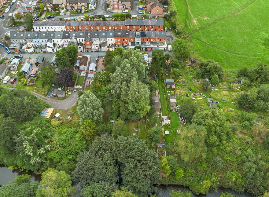 40 Edenderry Village, Belfast, BT8 8LG