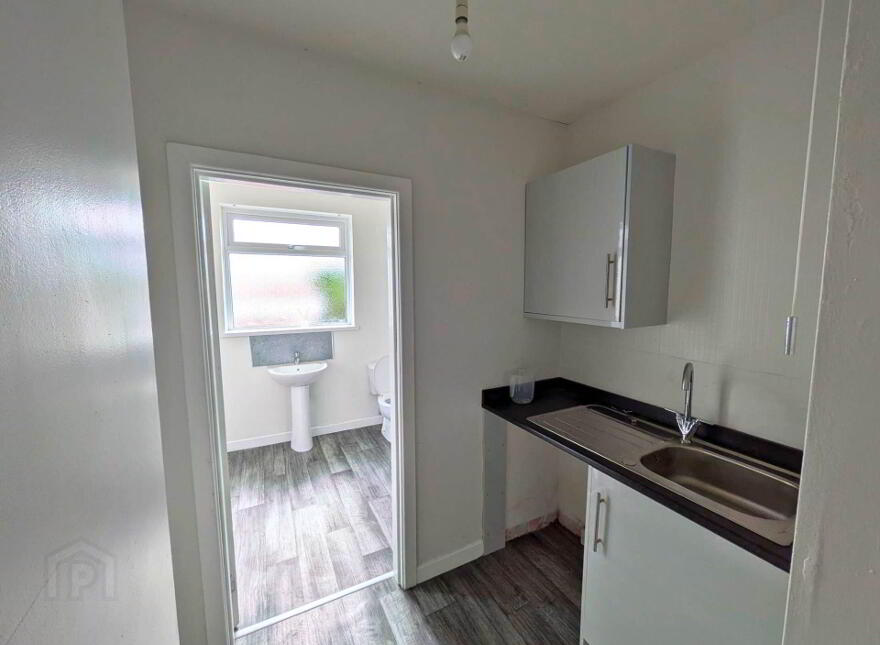 3 Victoria Road, Larne, BT40 1RY