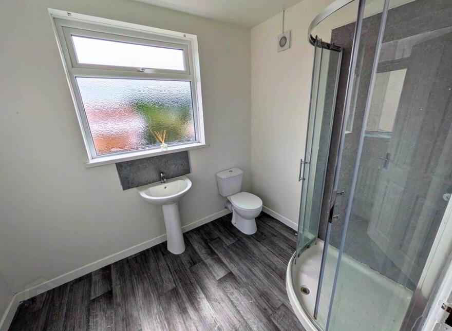 3 Victoria Road, Larne, BT40 1RY