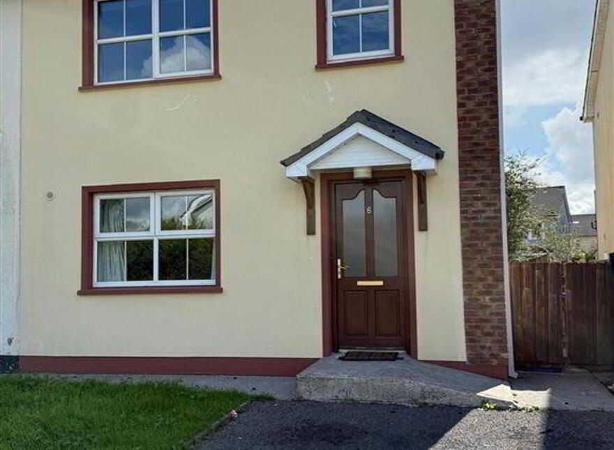 6 Castle Court, Ballaghaderreen, F45XY70