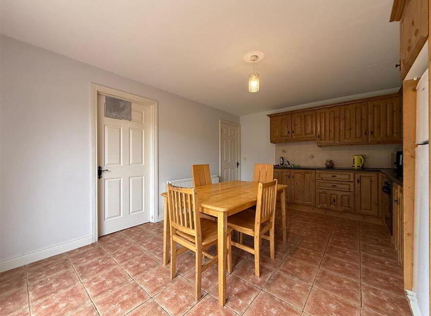 6 Castle Court, Ballaghaderreen, F45XY70